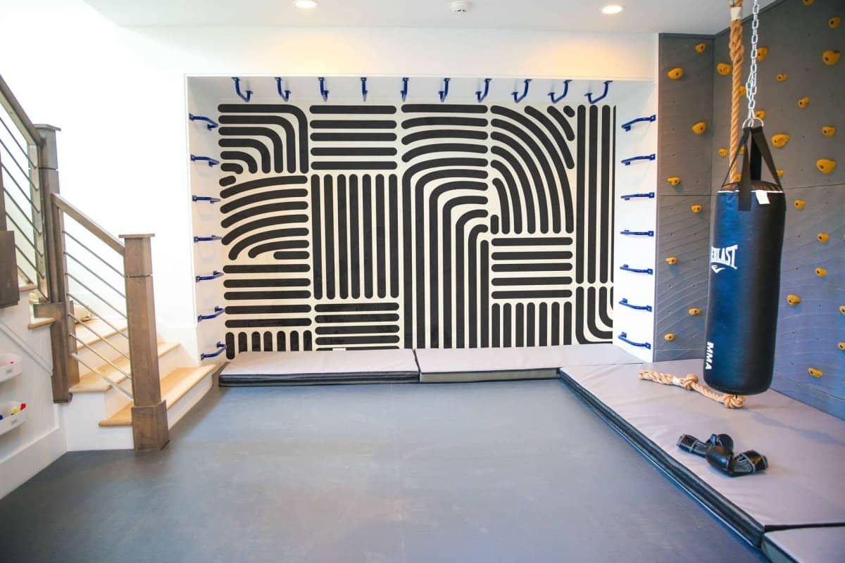 Modern playroom wallpaper featuring abstract black lines on a white backdrop in a vibrant play area